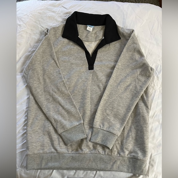 WOMEN'S COMFORT CORNER SWEATSHIRT-SIZE: Large Gray With Black Collar - Picture 1 of 3